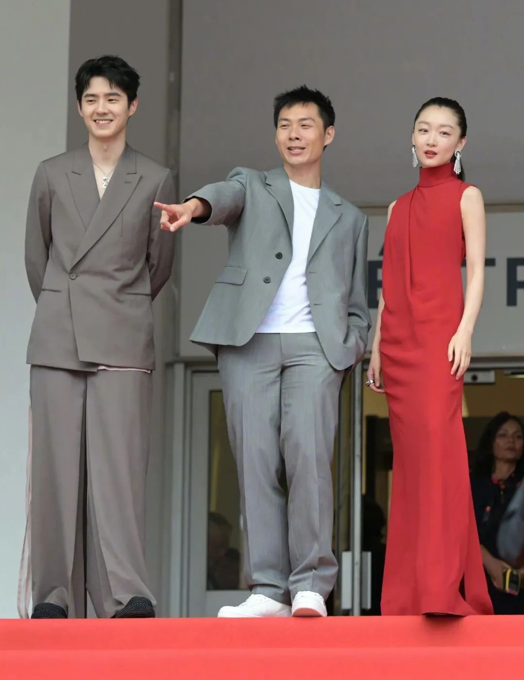 刘昊然和周冬雨戛纳燃冬采访,周冬雨刘昊然新电影杀青