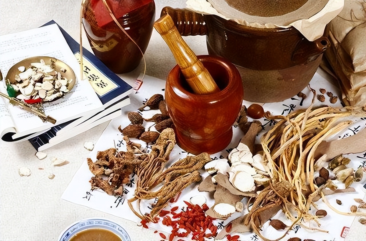 胃反酸脾气暴躁经常干呕,肝火犯胃引起反酸烧心怎么治