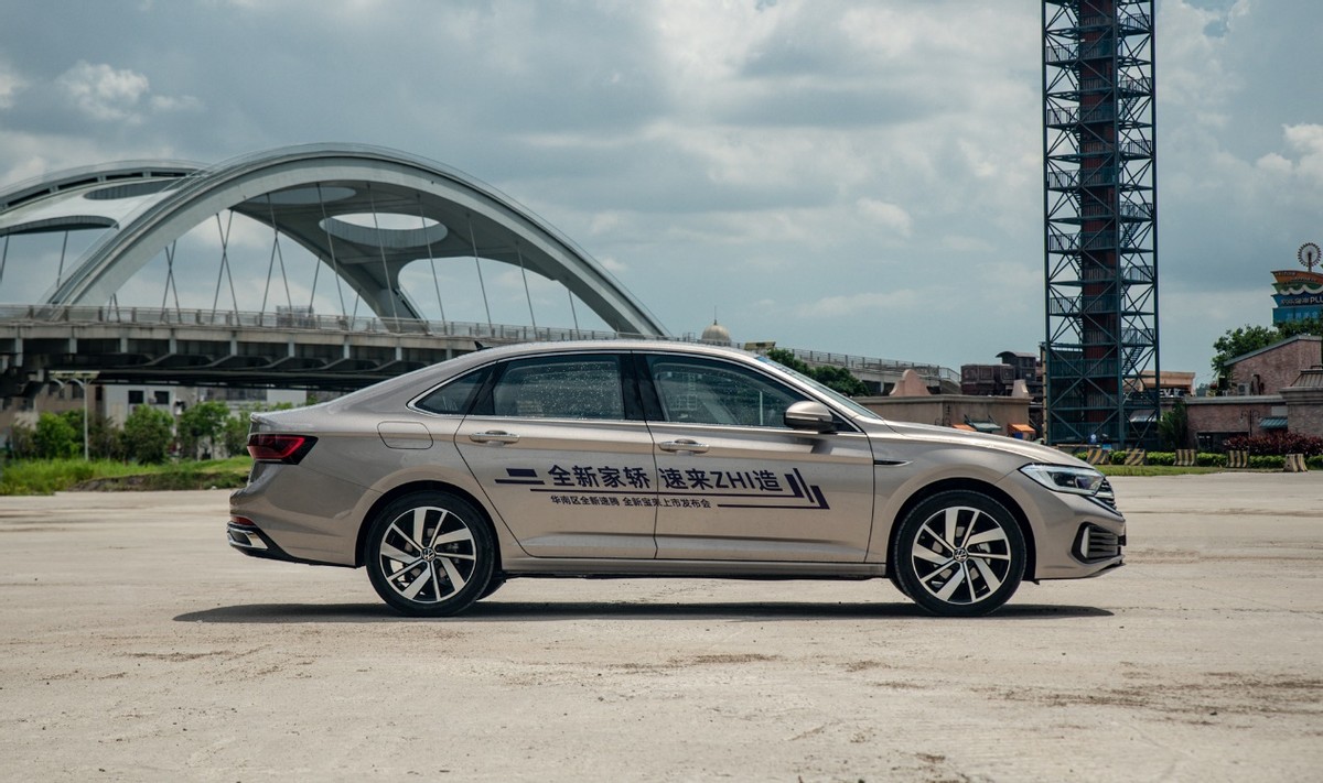 大众速腾2022款1.5t价格及油耗表,推1.5t车型静态体验新款大众速腾