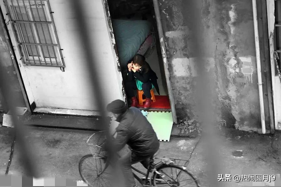 女大学生“高价”出*身卖**体，声称:既舒服又赚钱，何乐而不为呢？