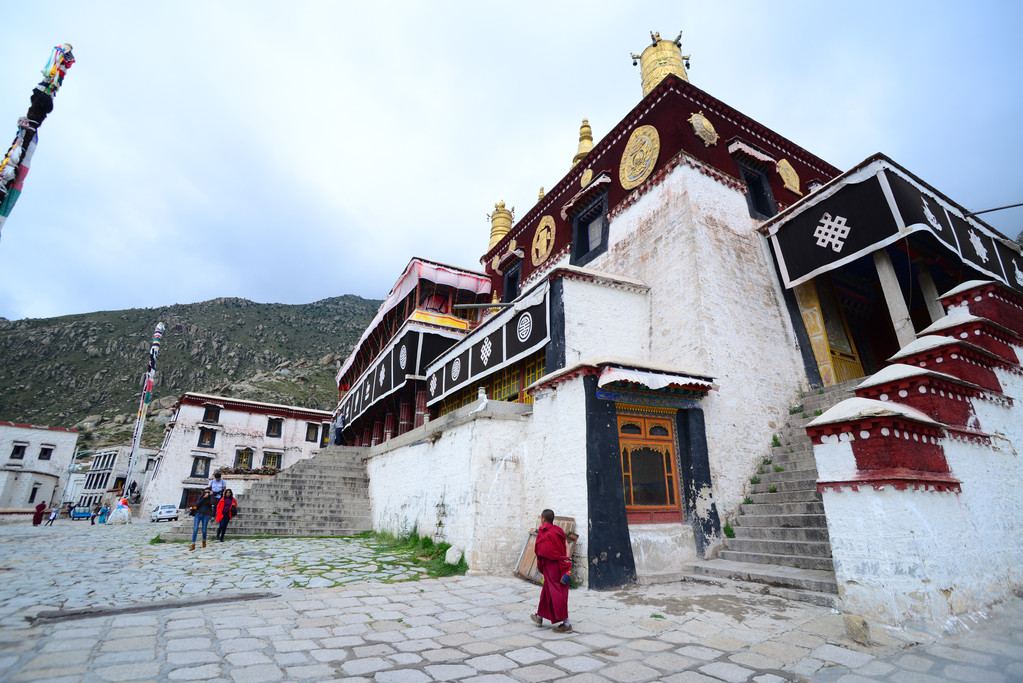 沿着总书记的足迹：*党**的宗教工作基本方针在哲蚌寺的实践