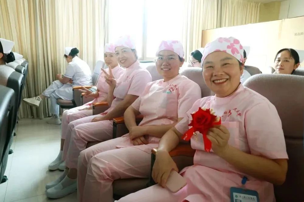 发展护士队伍改善护理服务演讲稿,发展护士队伍改善护理服务黑板报