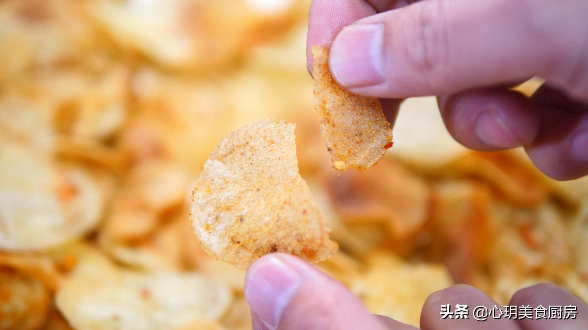 怎么用土豆炸薯片最简单的方法,在家用土豆就能做的炸薯片