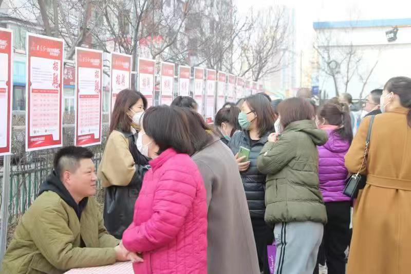 二道区荣光街道成立“荣光红”就业创业服务中心——“家门口”把平台建安心就业挂心间