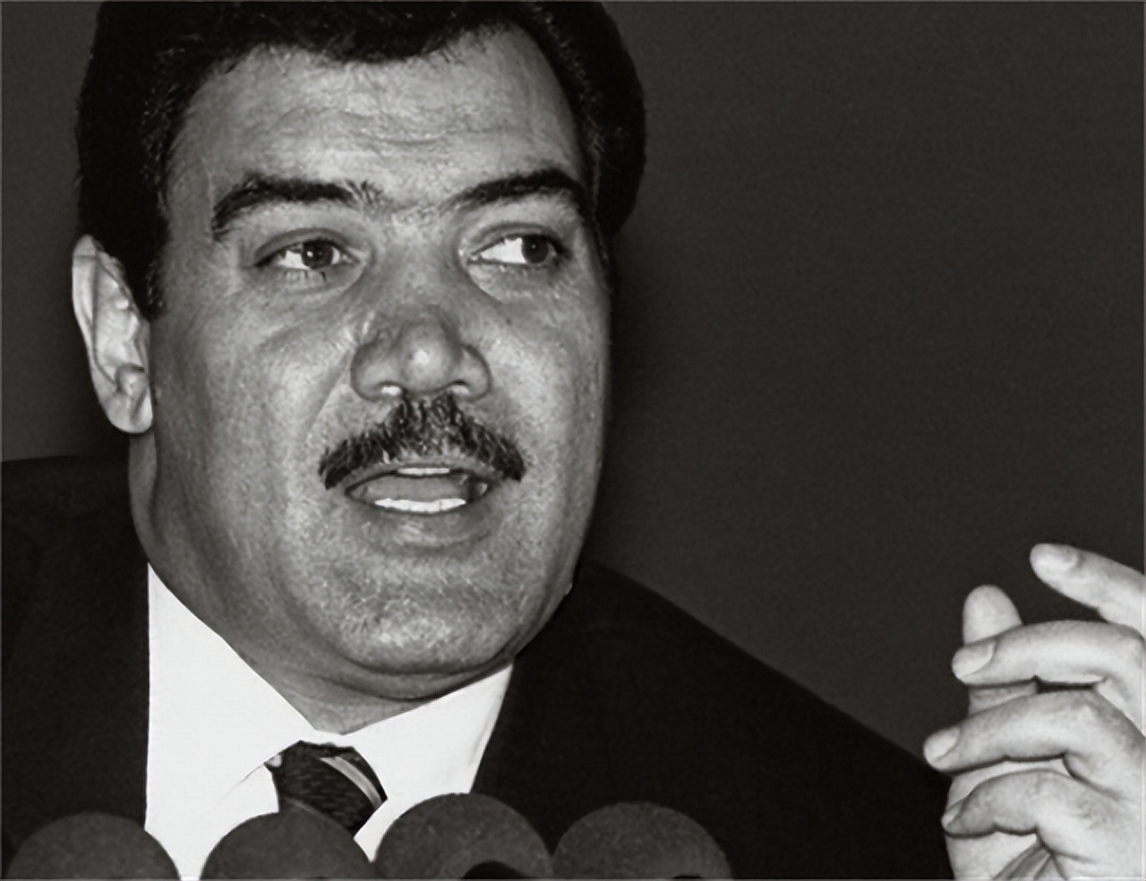 1996年，阿富汗的前总统纳吉布拉，遭遇残忍阉割，尸体被扔臭水沟