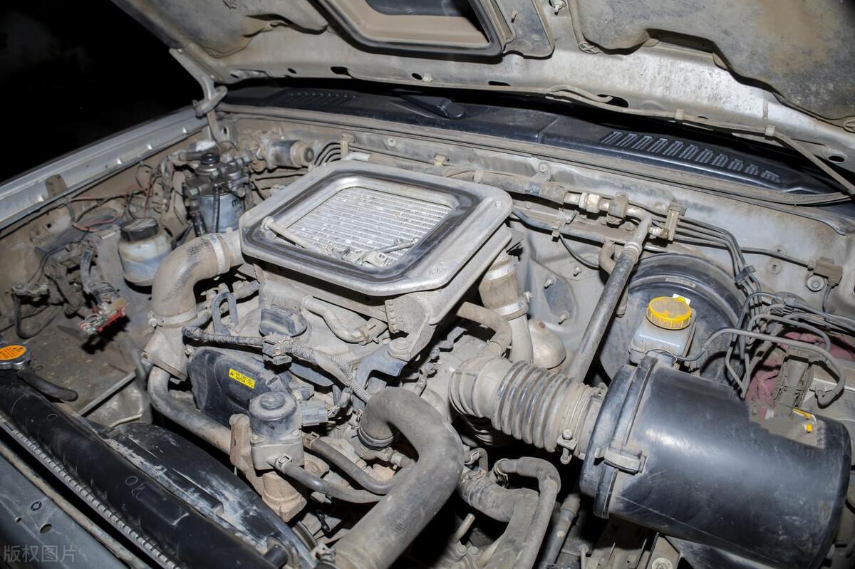 汽车启动电瓶如何更换教程,更换汽车电瓶主要看哪些参数