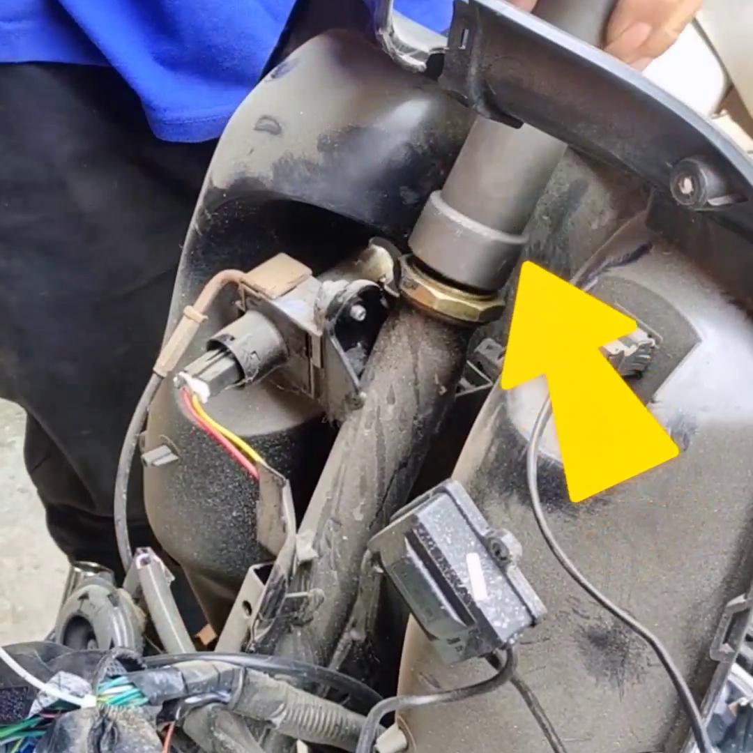 被撞变形爱玛电动车,爱玛电动车刹车有抱死的现象