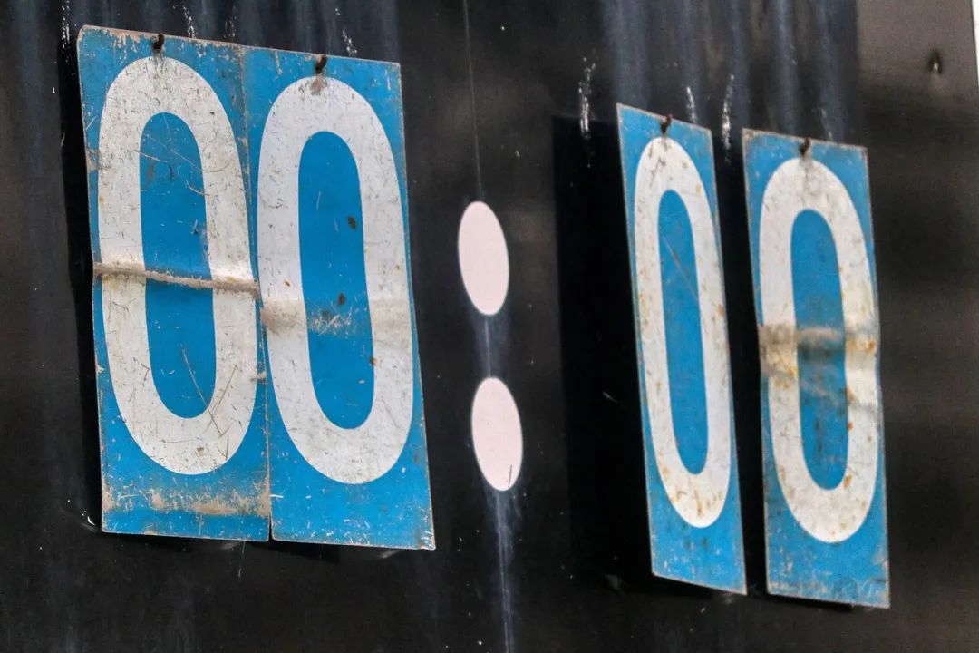 足球收入为什么上不了榜,足球金元时代没钱了怎么办