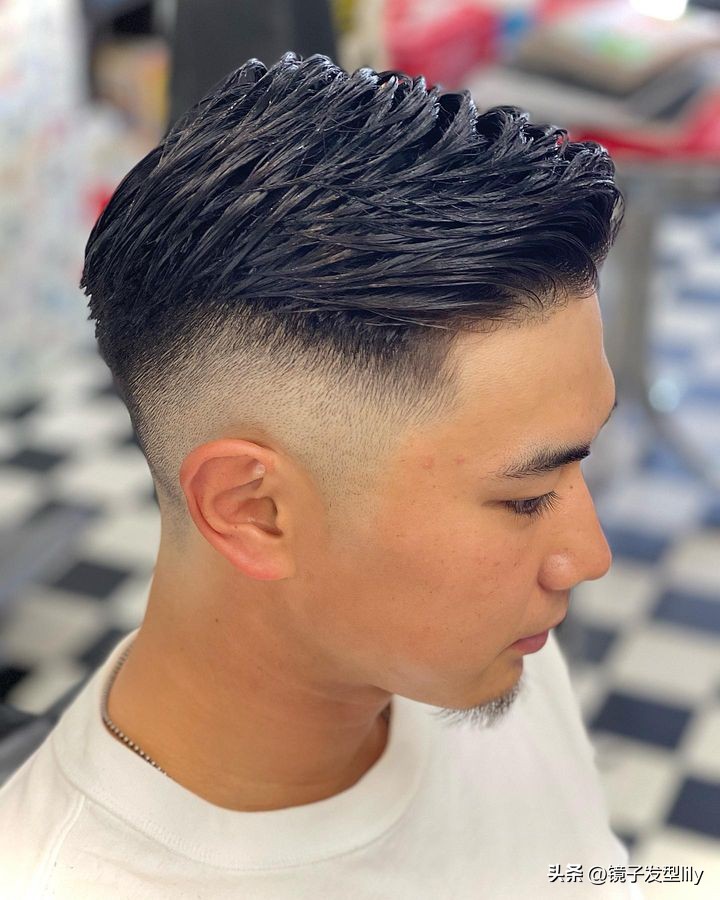 满头白发大叔剪款大背头真帅气,大背头发型推荐中年男