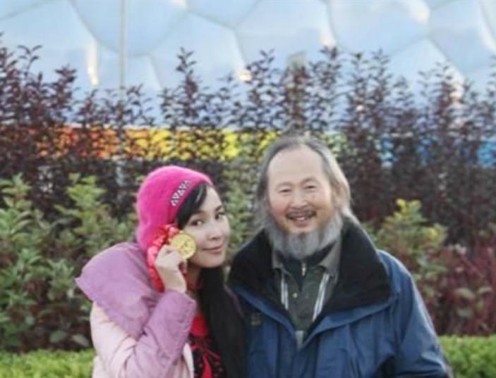 李壮平：女儿自愿当人体模特，6年画了百幅画，富商出资上亿买断