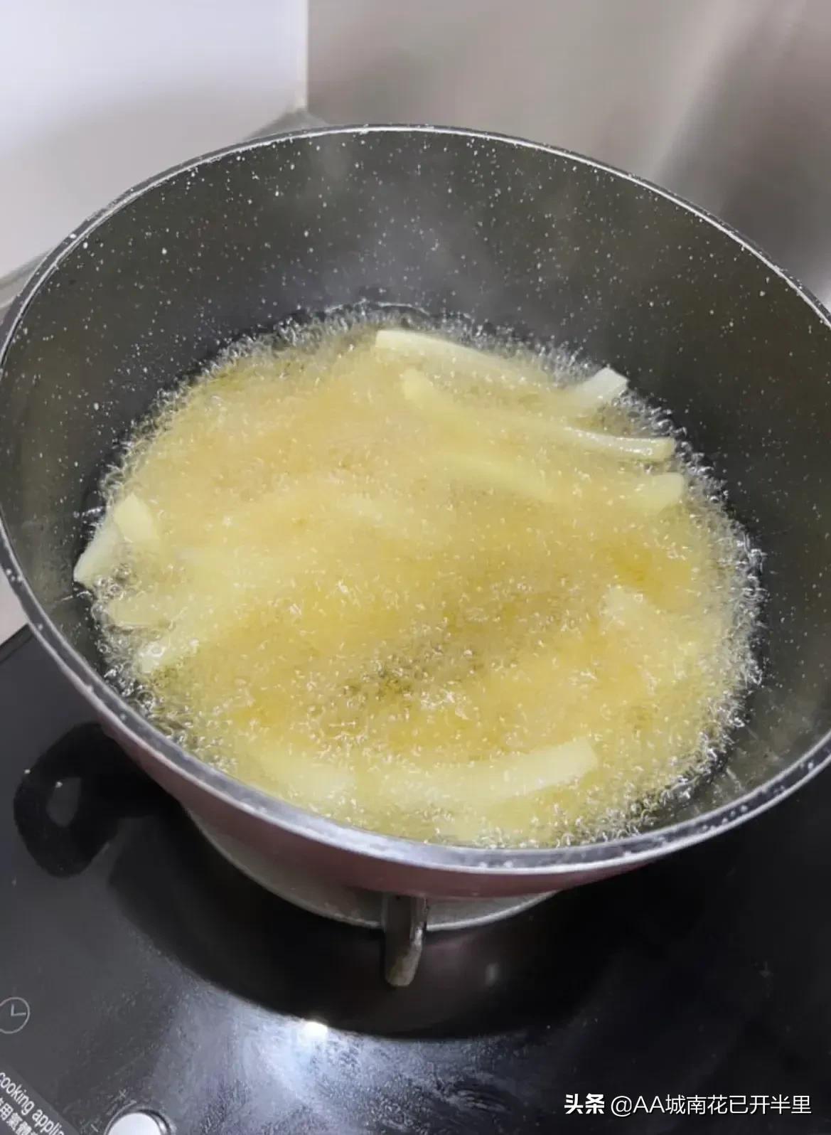 霍启刚晒仨娃吃饭照片非常接地气,霍启刚晒儿子