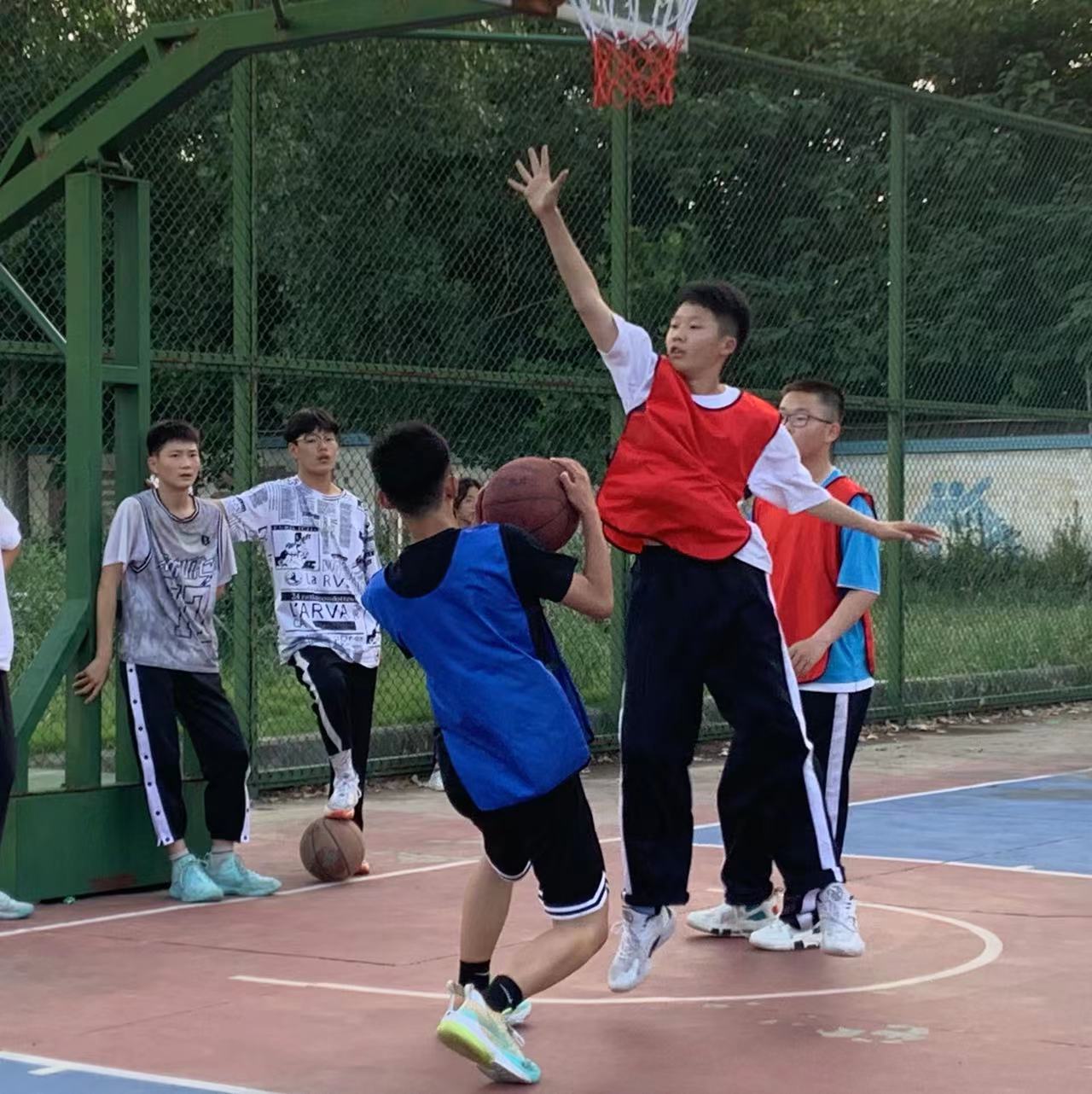 白朗县中学喜迎二十大篮球比赛,精彩纷呈的校园篮球比赛