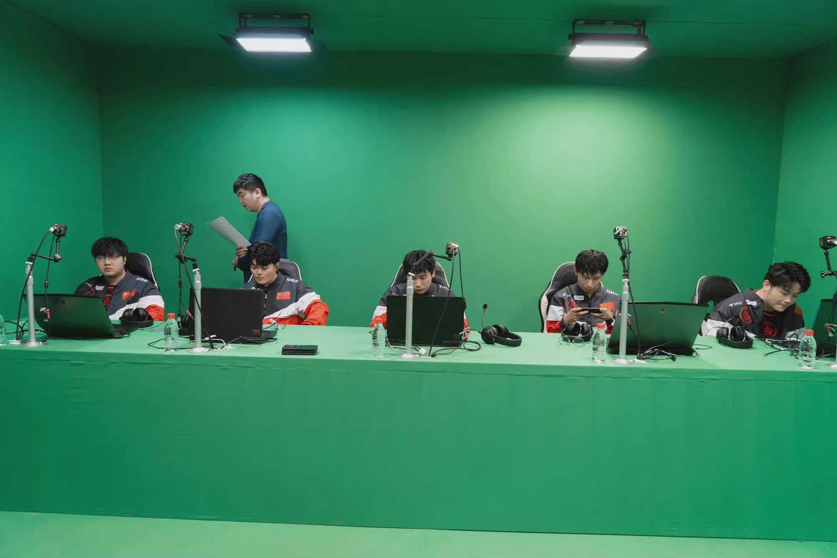 ag世冠赢了梦泪在直播间哭了,ag夺冠但梦泪仍有遗憾