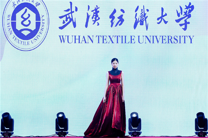 两场高端演讲，一场专题对话！荆州举行中国童装企业家沙龙聊这事