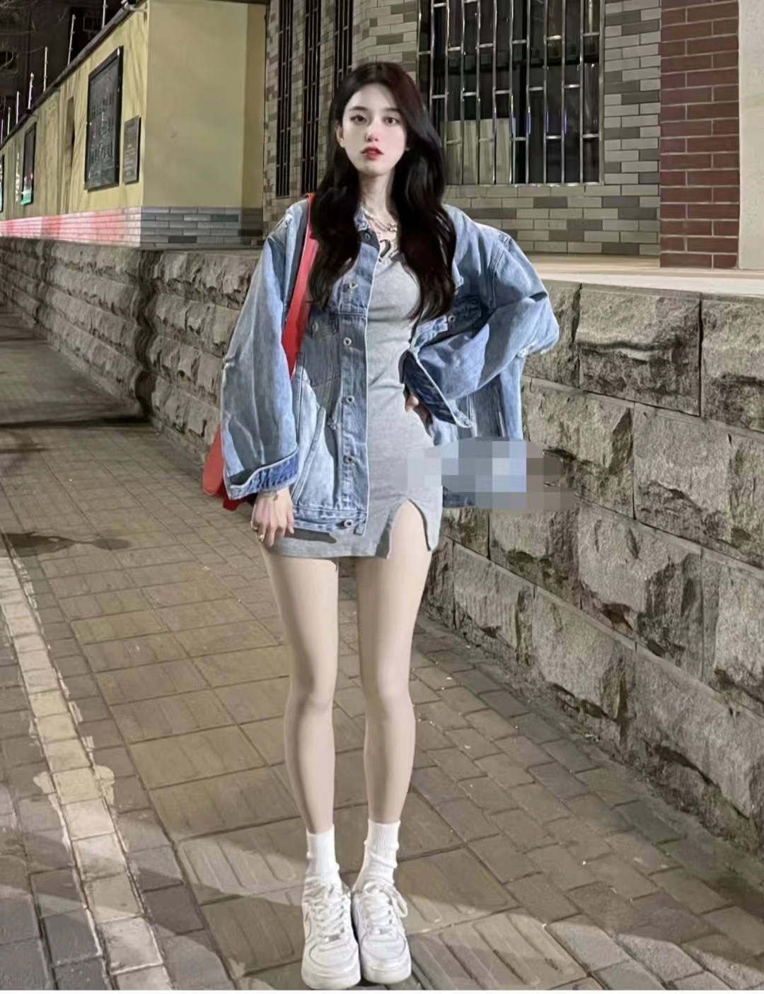 牛仔外套怎么穿搭才好看,牛仔外套的穿搭技巧和方法