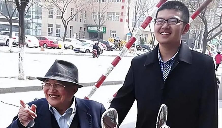 十八岁男孩高考失利要跳楼,2015高考跳楼事件