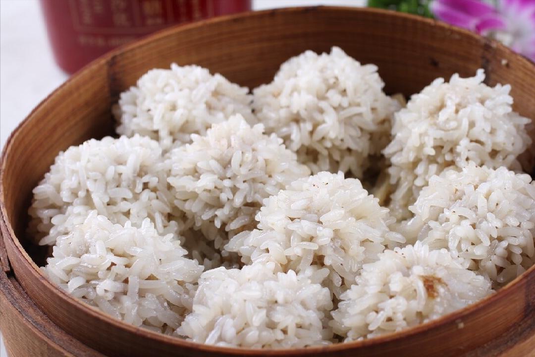 端午节包粽子的是粽叶还是芦苇叶,端午包粽用猪肉