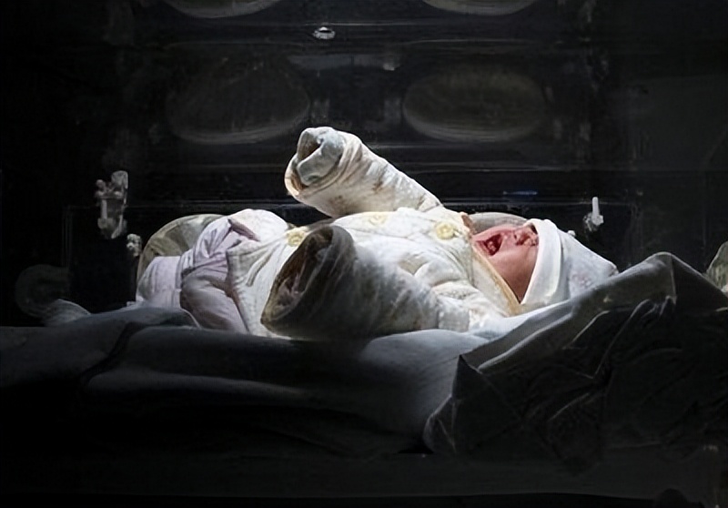 养父母靠煤气养大女儿20年后寻亲,养父扛煤气罐供女孩读到博士