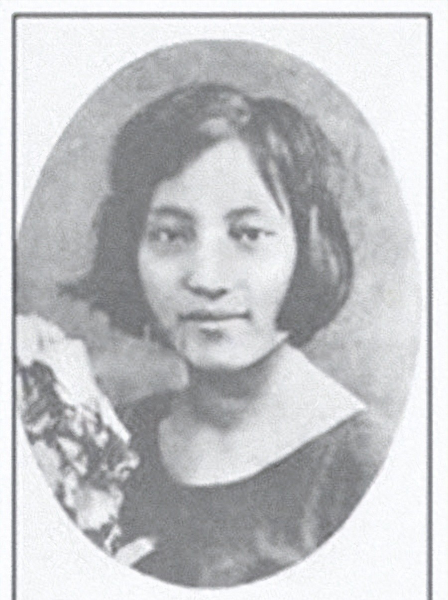 敌人用刀割去了他的战袍,敌人用刀刺到脸