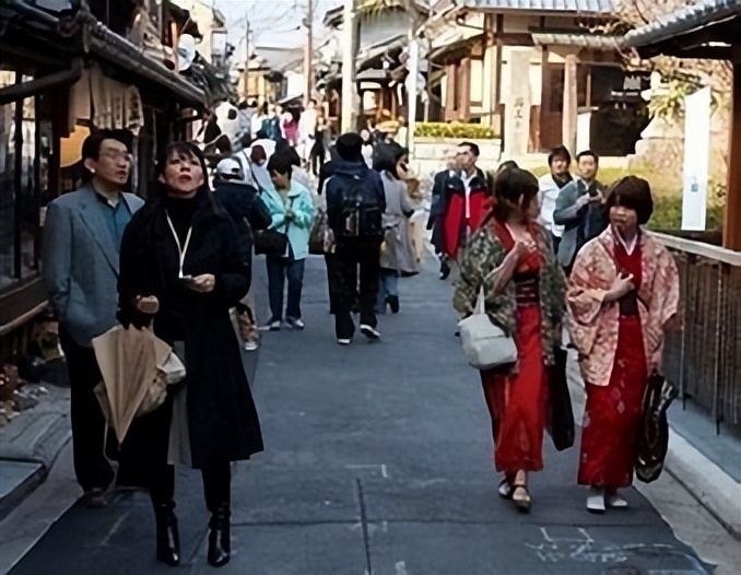 五菱与比亚迪小电车,比亚迪小电车好还是五菱小电车好