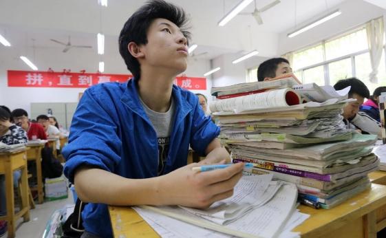 小学生发型清爽有层次感男生,女中学生的发型十款不挑脸发型