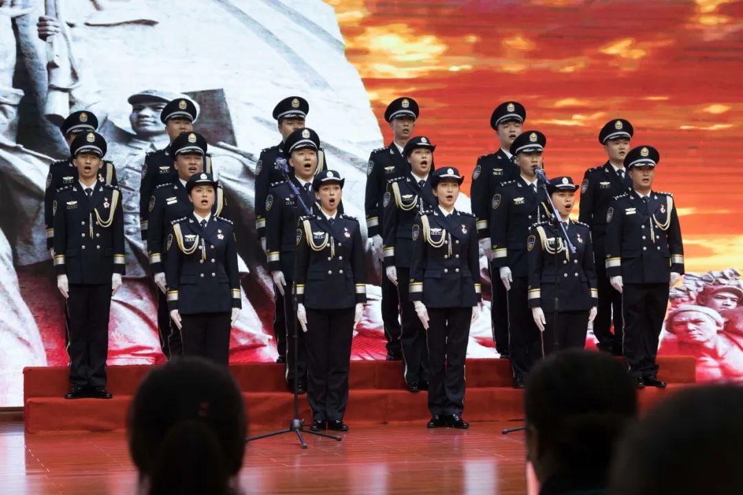 以深情的歌声向党的生日献礼,嘹亮的歌声向党献礼