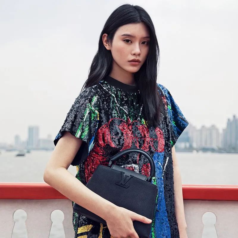 奚梦瑶谈摔倒事件视频,超模奚梦瑶摔倒的看法