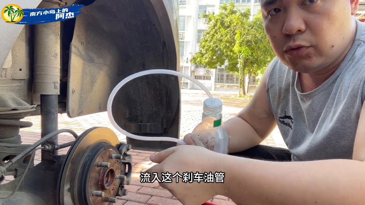 更换刹车油后刹车变软自动恢复,更换刹车油刹车管路要清洗吗