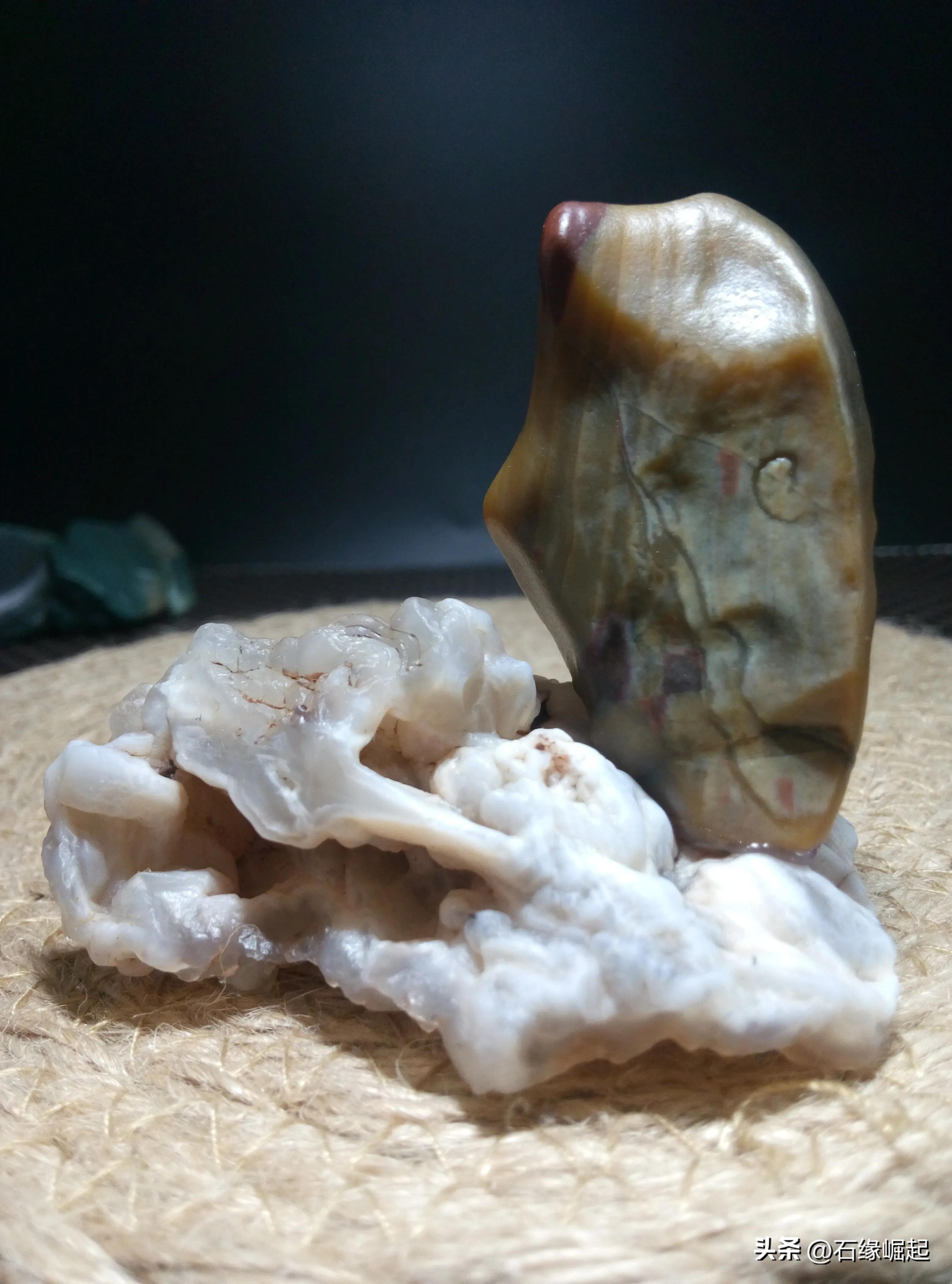 有一种痛只有一个人真正喜欢一块石头的时候，才会感同身受