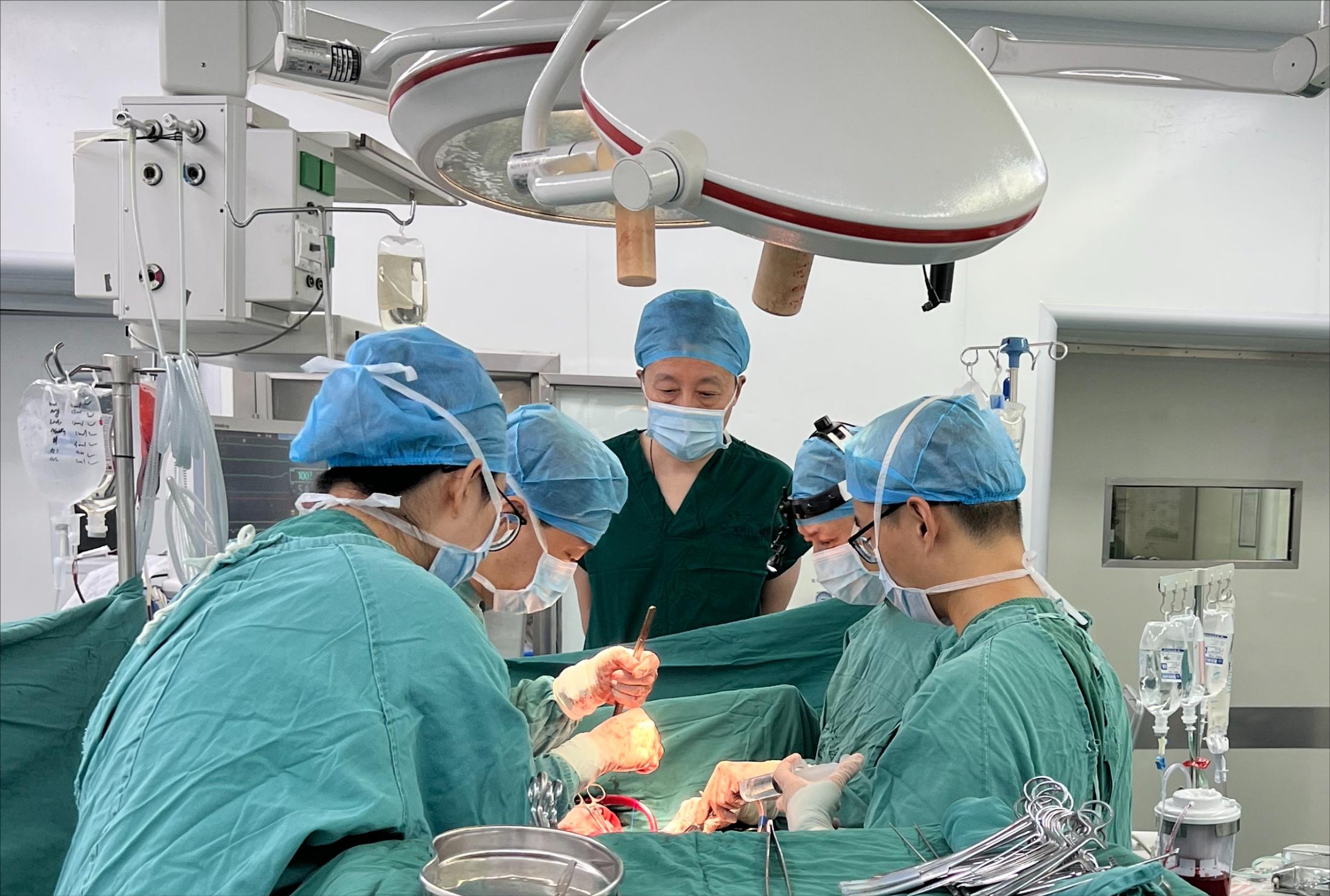 四川华西医院先天性心脏手术,华西首例心脏瓣膜手术