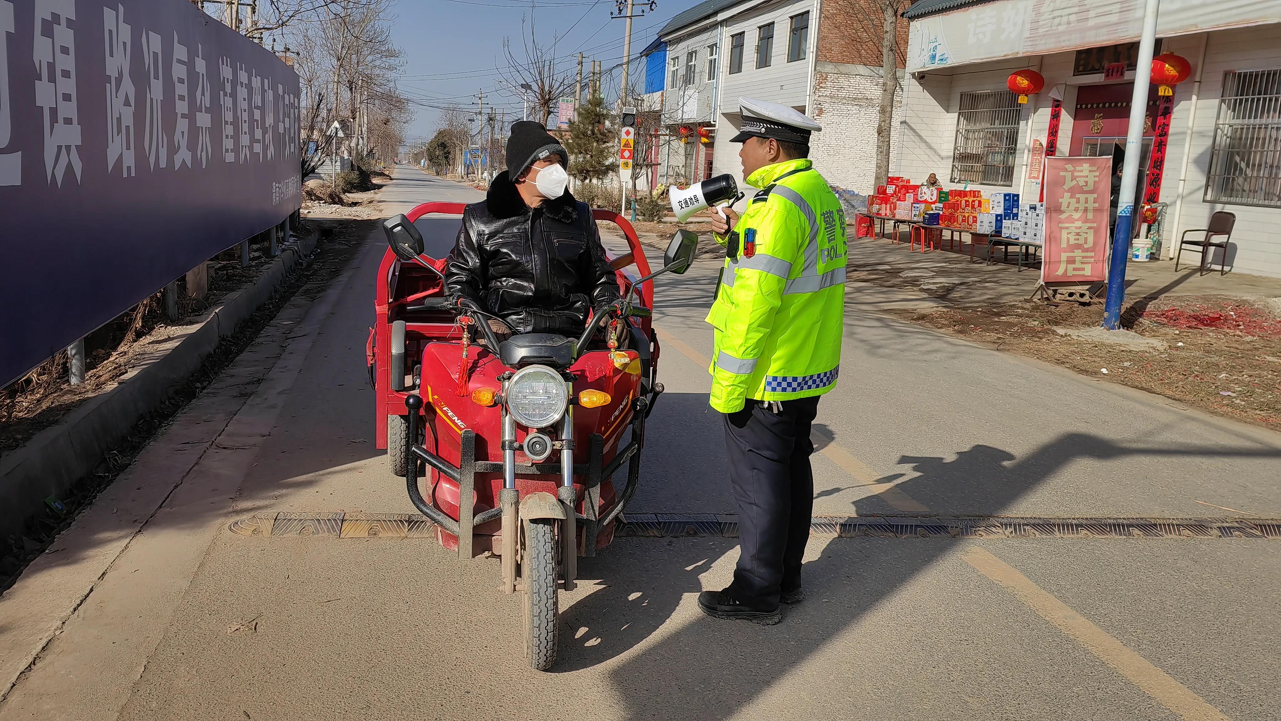 公安春节不打烊民警在岗保平安,县交警圆满完成春节安保任务