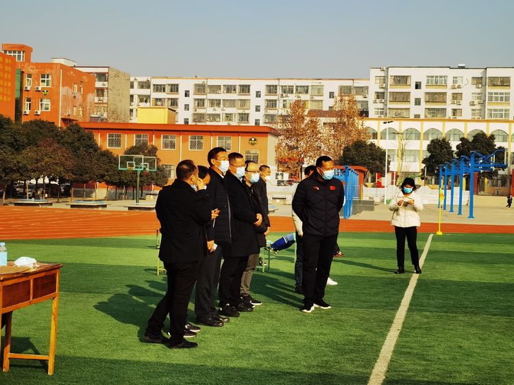 阳光体育快乐足球绘画初一,阳光体育快乐足球比赛