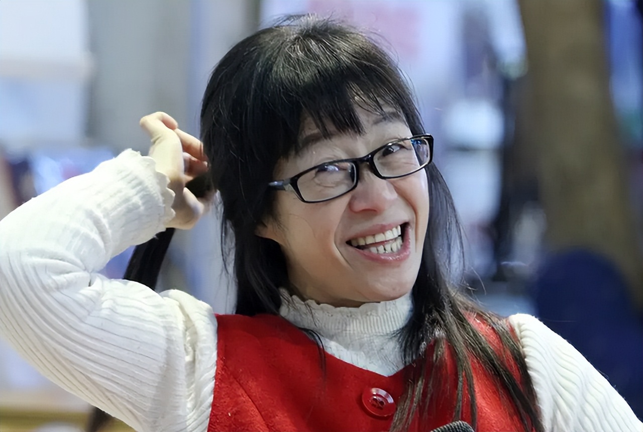 余秀华骂网友完整版视频,余秀华回应被男友打事件