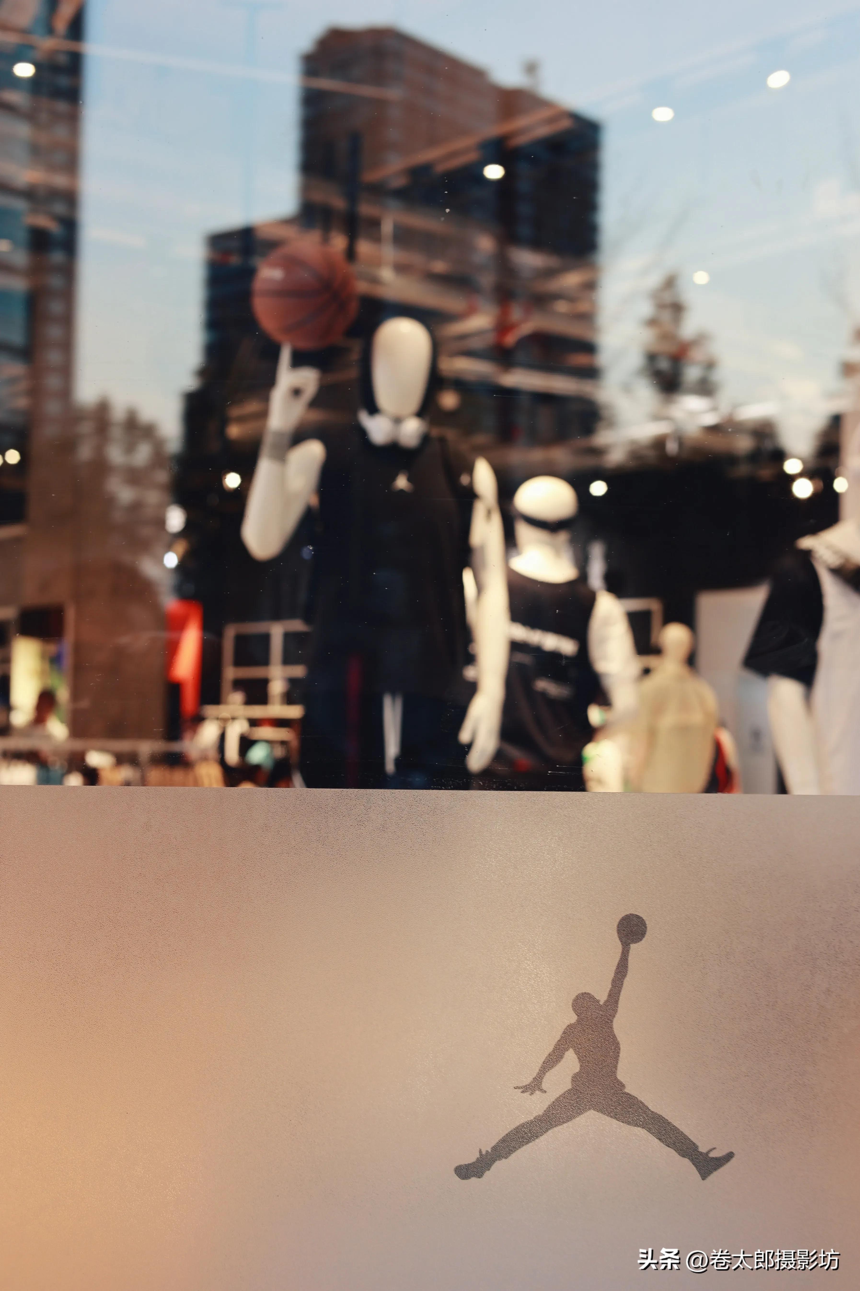 rf50f1.8小痰盂是多少mm的,rf50mmf1.8是小痰盂吗