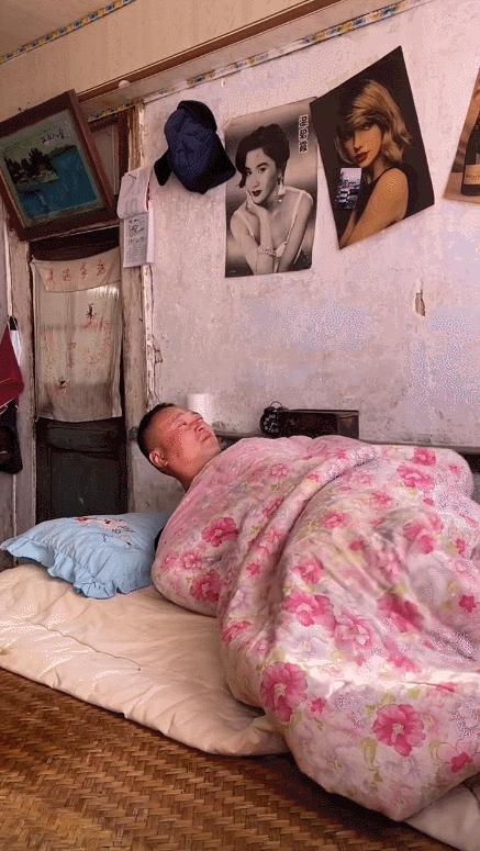 张同学与李子柒视频拍摄对比,李子柒张同学为什么会红