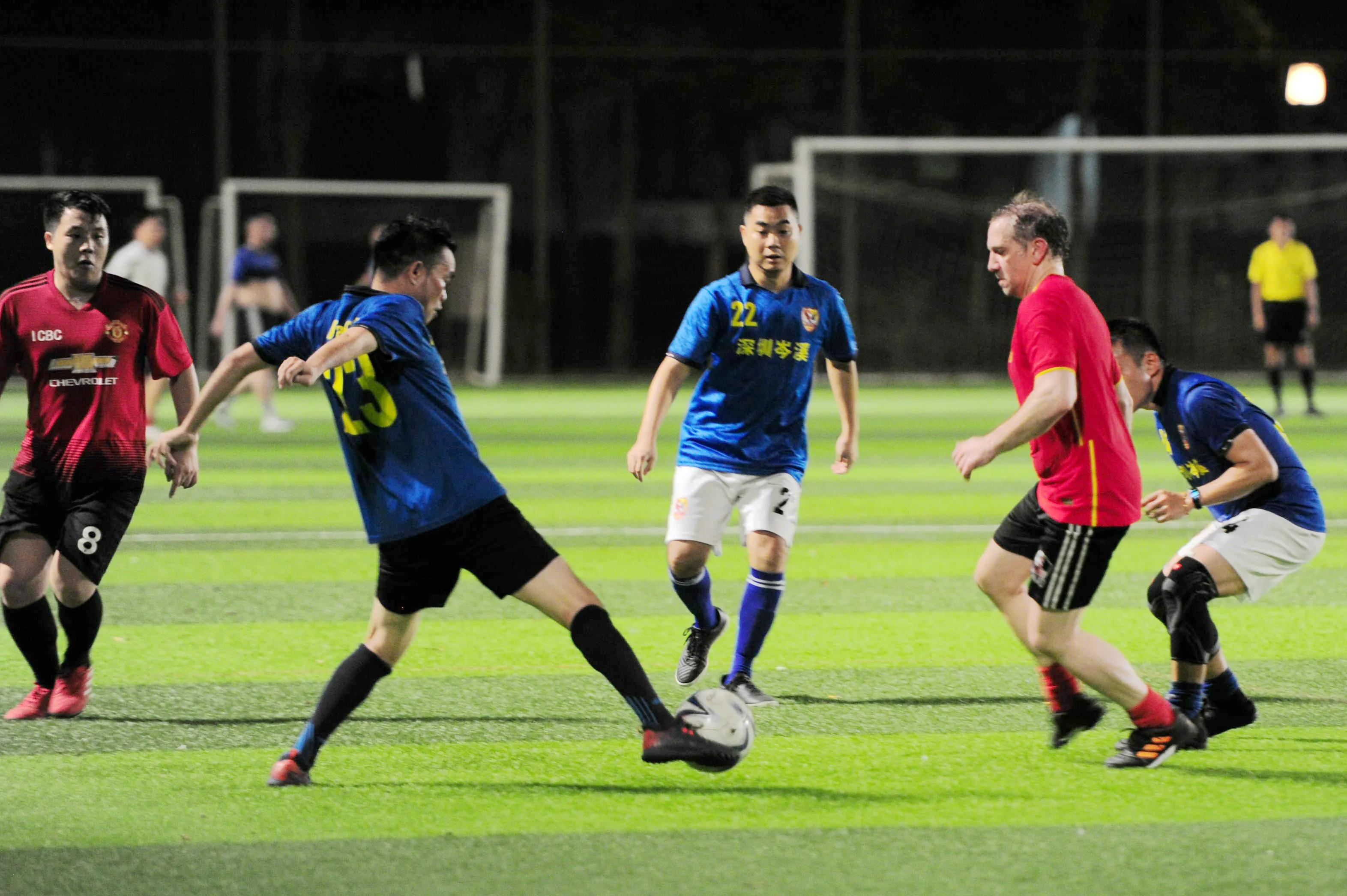 狮子山激战欧洲联队,促进国际友谊交流