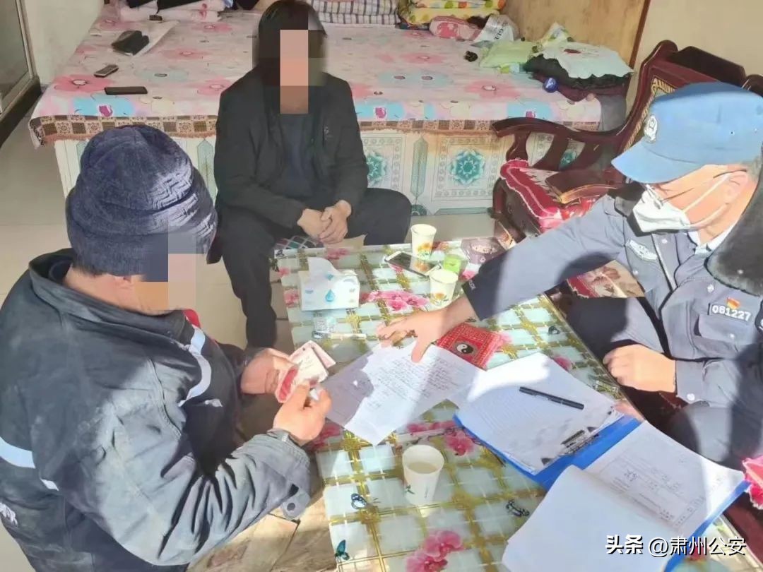 春节我在岗交警暖民心,春节我在岗交警帮扶群众暖人心