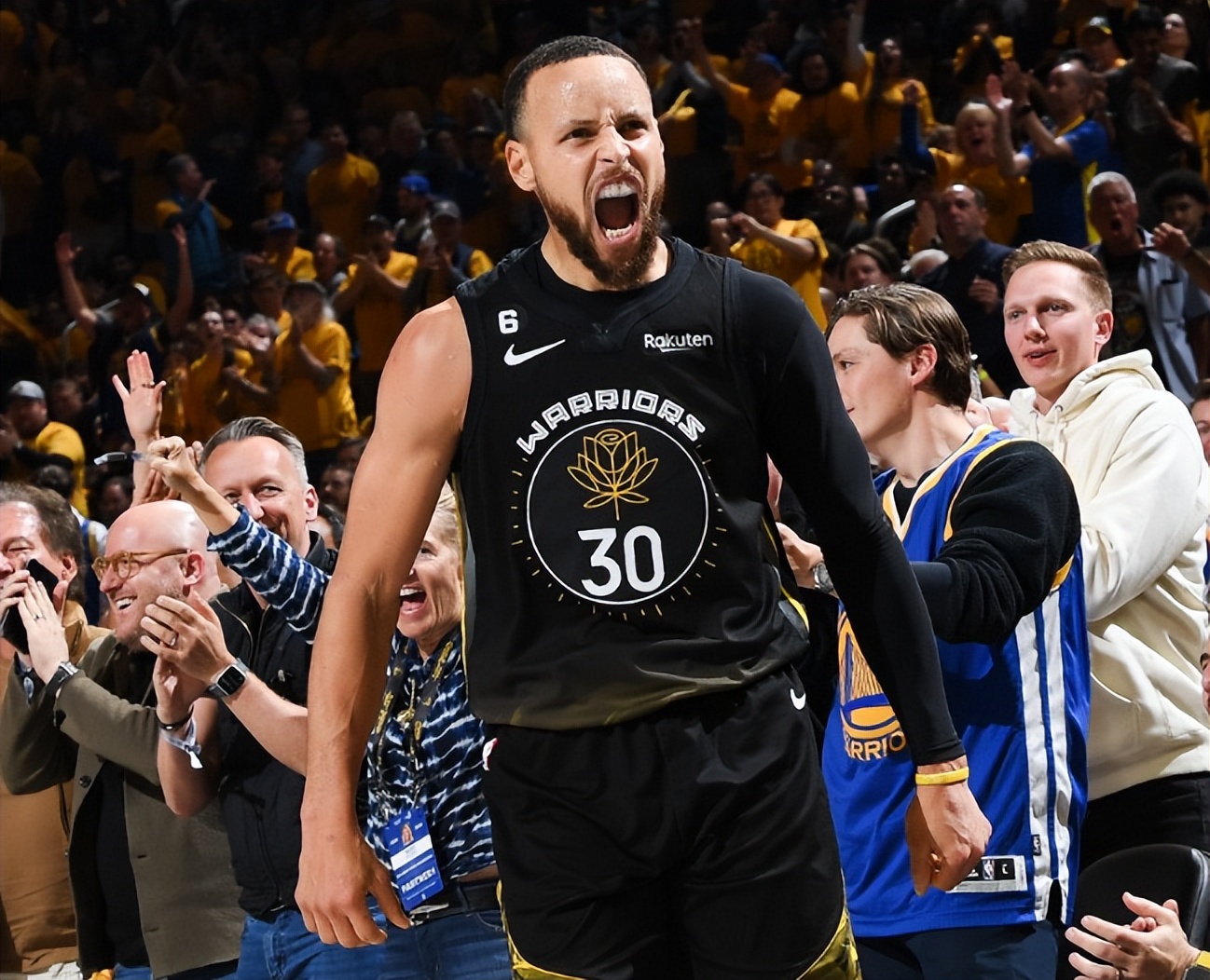 库里打疯了一战创4大纪录,打疯的库里