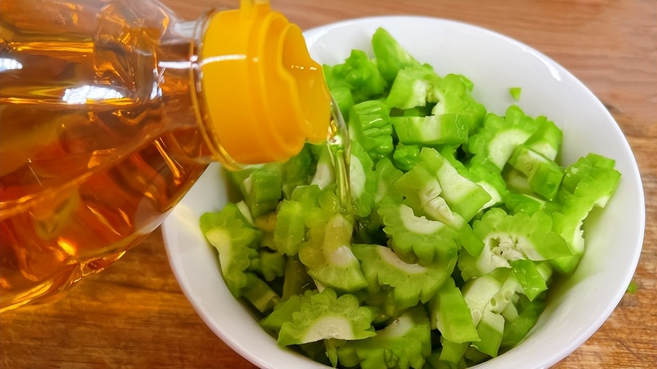 霜降前一定要摘窝瓜,霜降前吃苦瓜