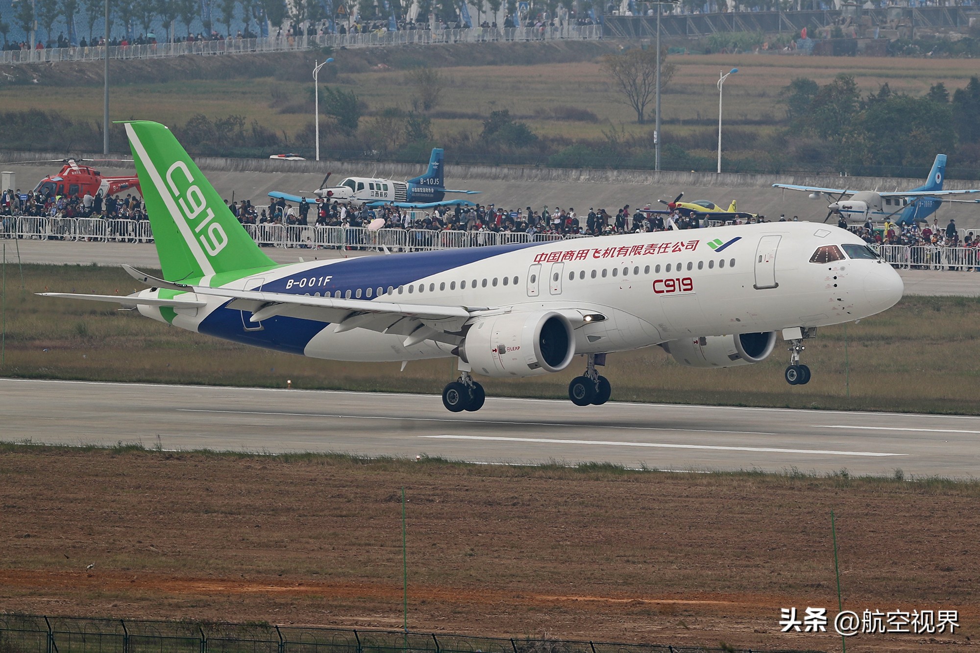 美国评论中国c919最新,国产c919客机再获300架订单评论