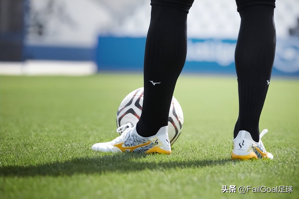 美津浓公认的最好的一款足球鞋,美津浓拉莫斯签名鞋