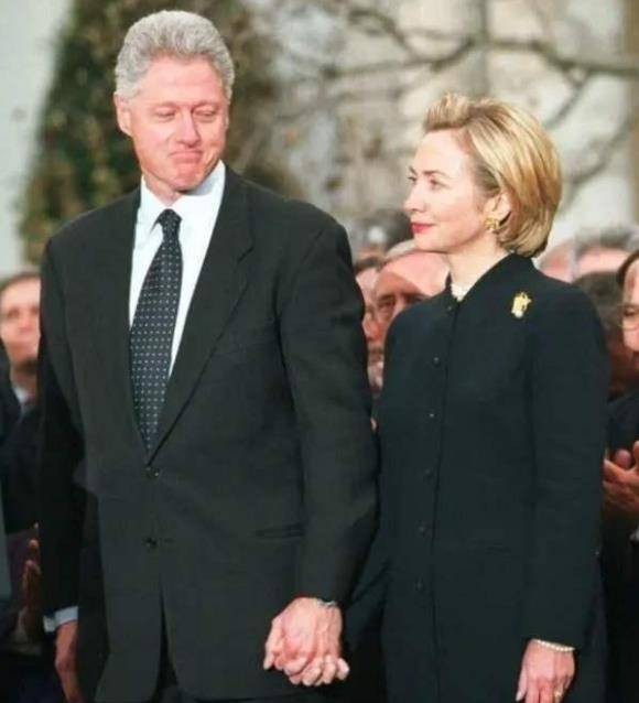 莱温斯基克林顿照片,莱温斯基22岁时照片