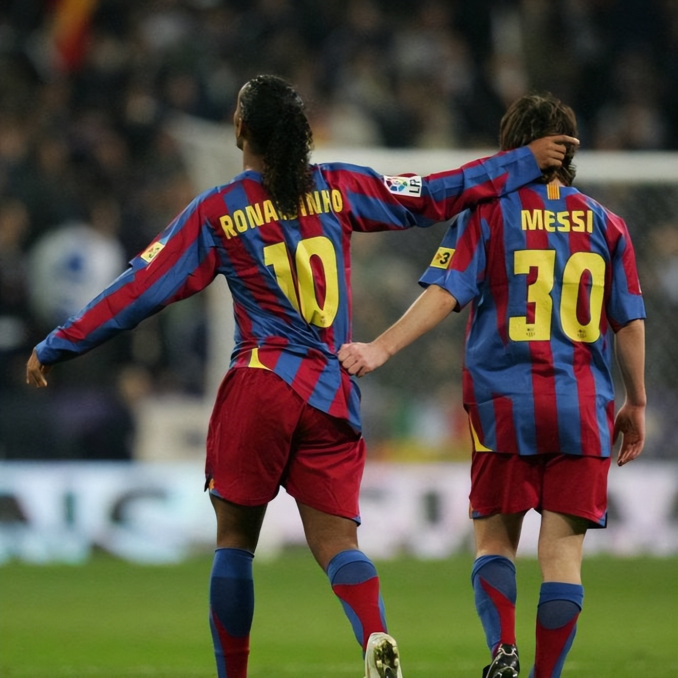 天下足球罗纳尔迪尼奥的十大绝技,足球精灵罗纳尔迪尼奥集锦