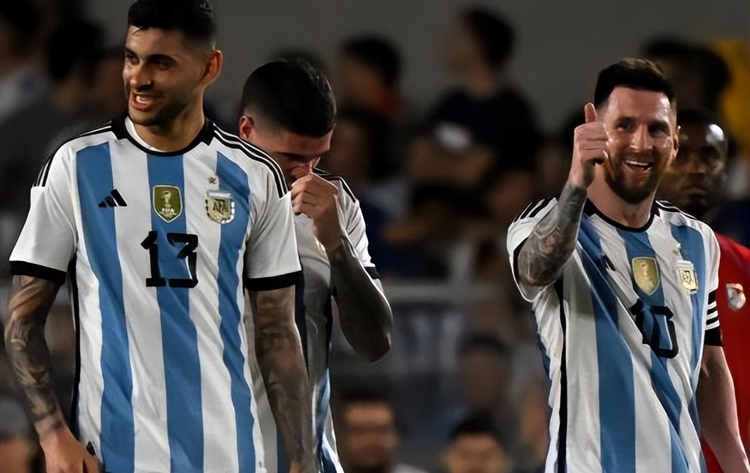 又是苦尽甘来！梅西收获生涯800球！膝盖被铲出血也毫不在乎