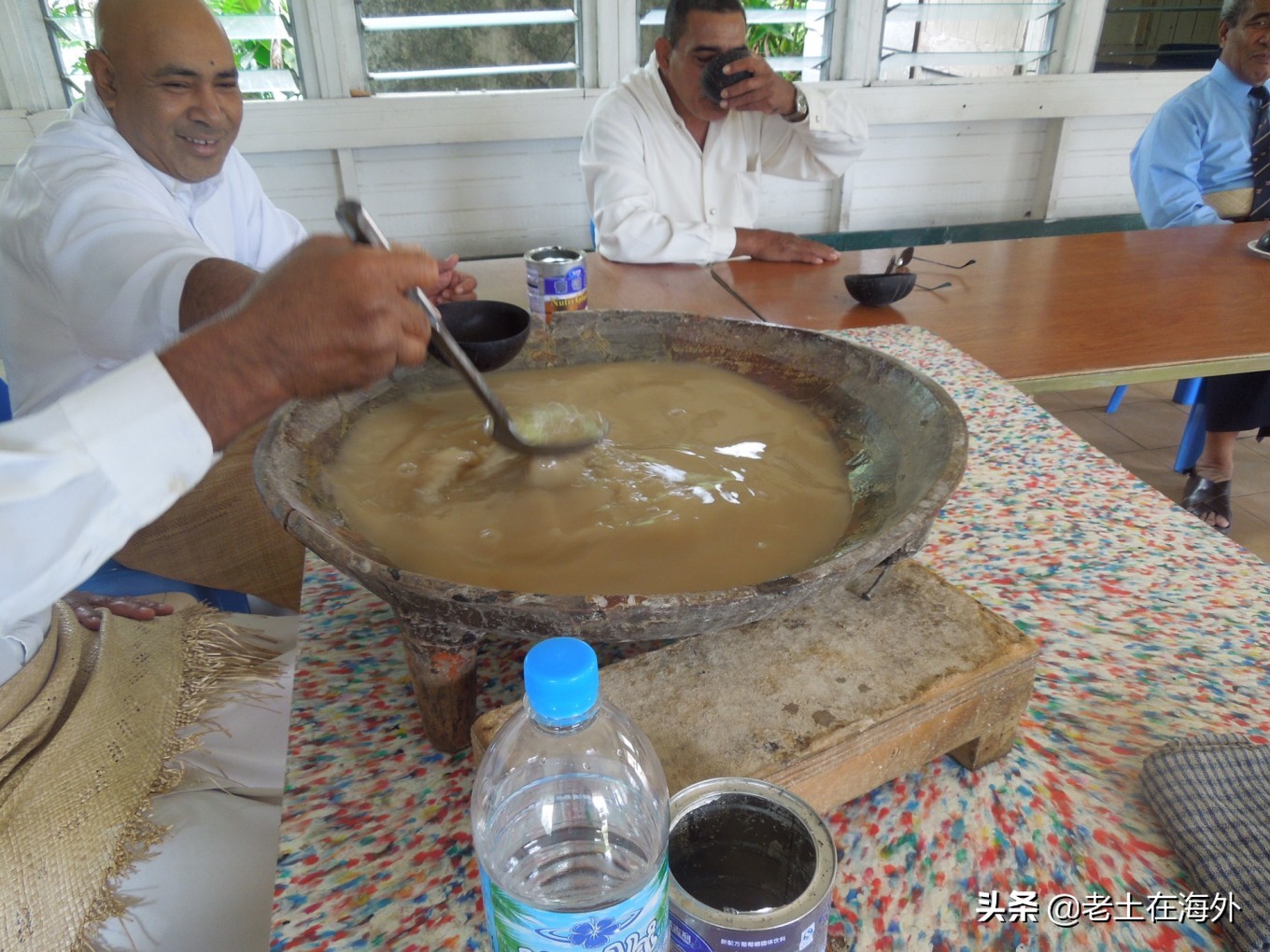 汤加面临的是火山喷发还是海啸,汤加火山爆发汤加还好吗