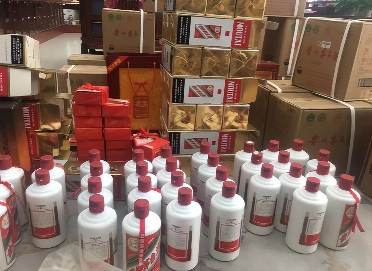 同样是酒茅台为什么这么贵,烟酒店和超市的酒有区别吗