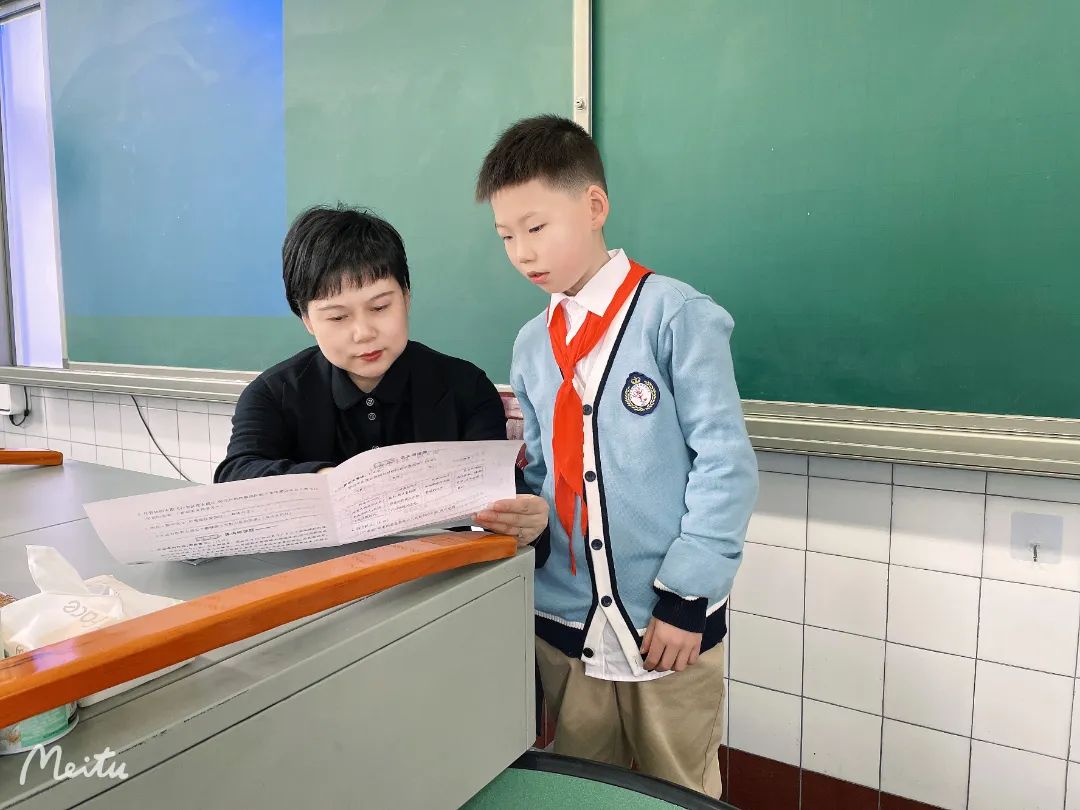 四川天府实验小学,三尺讲台绽芳华共成长