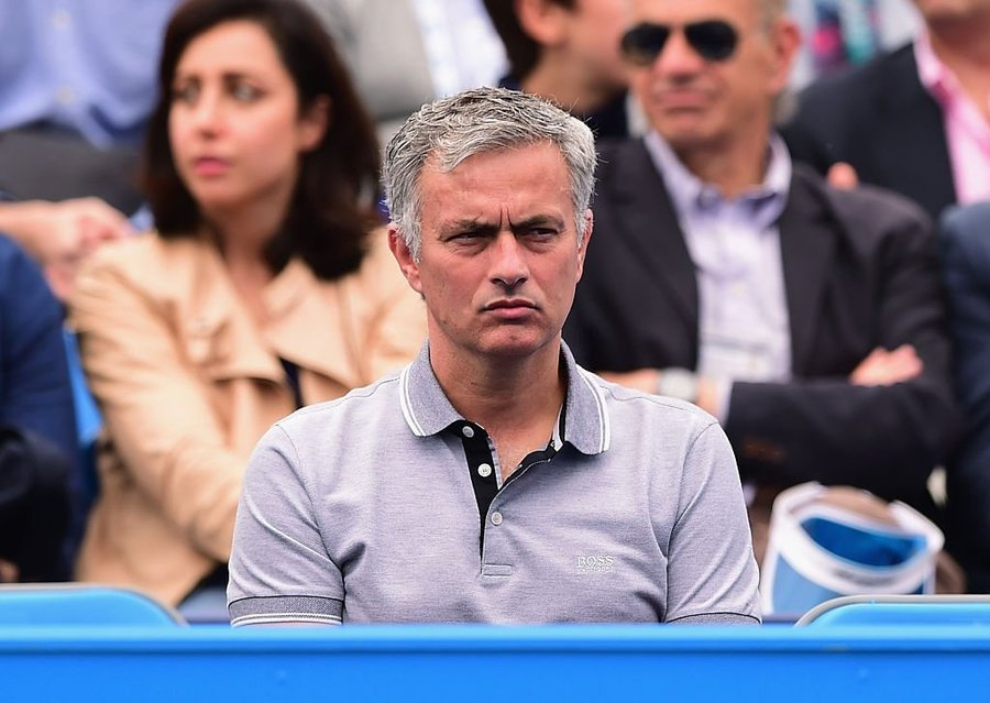 穆里尼奥的女儿被马夏尔发照片，触犯了他的逆鳞，才让桑切斯上位