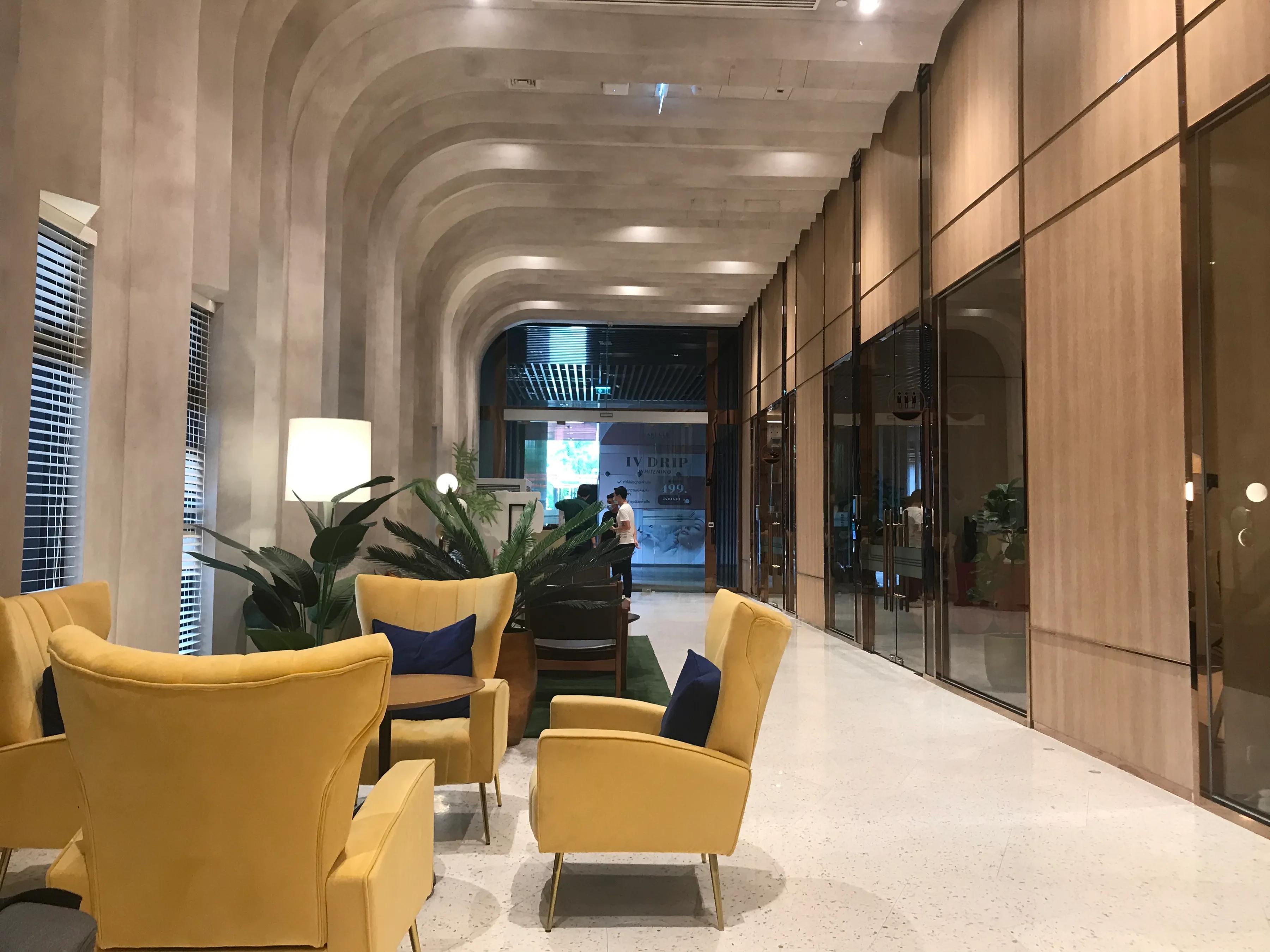 中国男人带越南混血女友选曼谷的豪宅