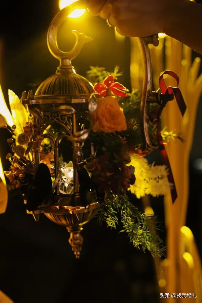 他们在霍格沃茨办了一场婚礼，请来了哈利波特…